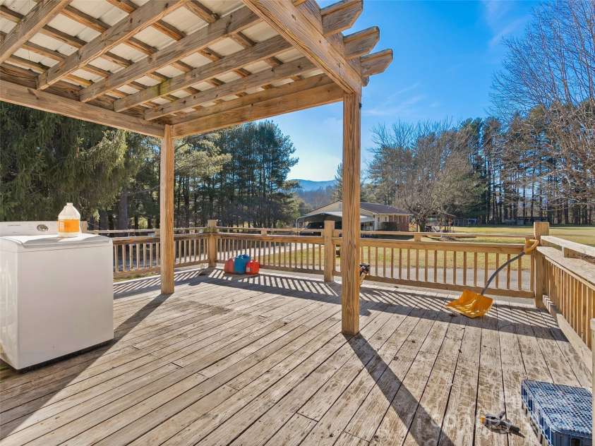 36 Lambert Lane, Canton, NC 28716.  MLS# CAR4334299, YatesRealty ID 3474. 