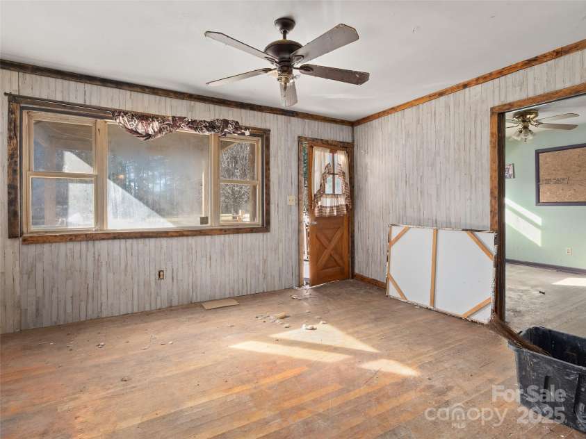 36 Lambert Lane, Canton, NC 28716.  MLS# CAR4334299, YatesRealty ID 3474. 