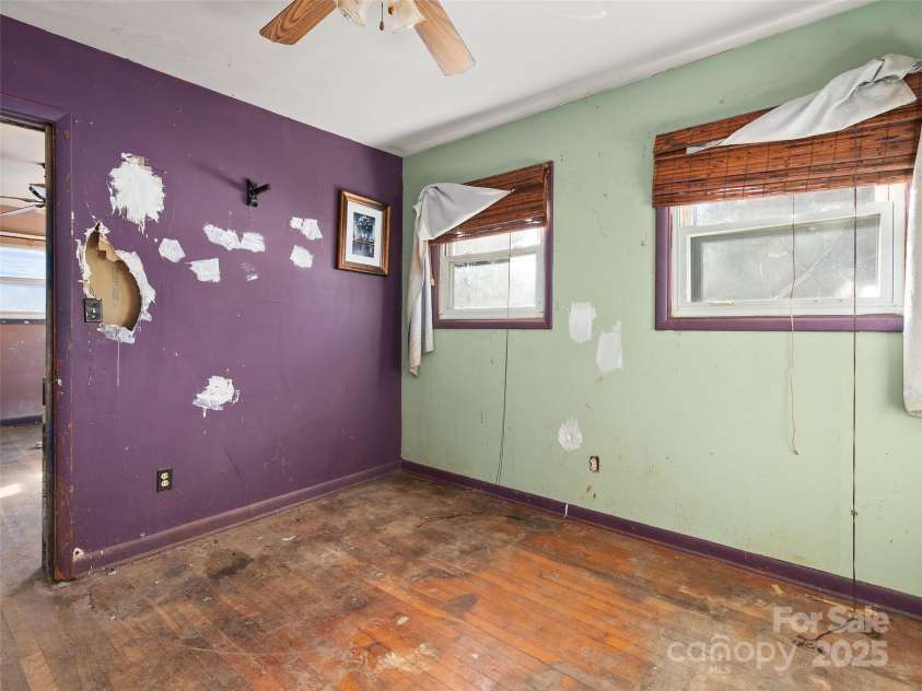 36 Lambert Lane, Canton, NC 28716.  MLS# CAR4334299, YatesRealty ID 3474. 