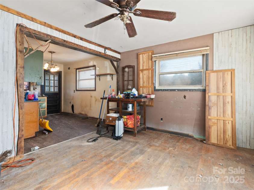 36 Lambert Lane, Canton, NC 28716.  MLS# CAR4334299, YatesRealty ID 3474. 