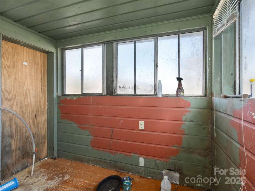 36 Lambert Lane, Canton, NC 28716.  MLS# CAR4334299, YatesRealty ID 3474. 