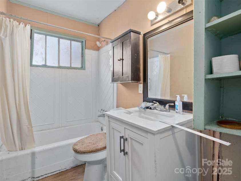 36 Lambert Lane, Canton, NC 28716.  MLS# CAR4334299, YatesRealty ID 3474. 