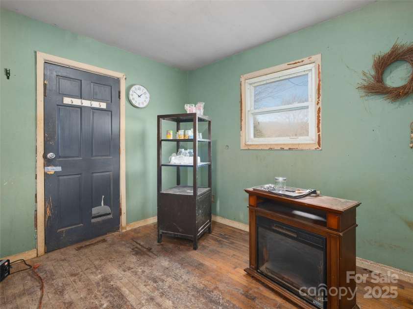 36 Lambert Lane, Canton, NC 28716.  MLS# CAR4334299, YatesRealty ID 3474. 