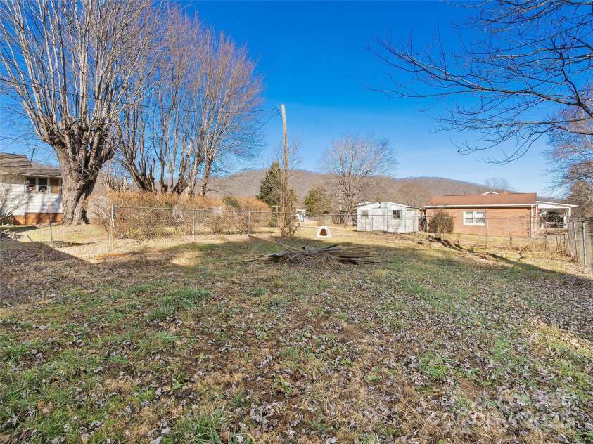 36 Lambert Lane, Canton, NC 28716.  MLS# CAR4334299, YatesRealty ID 3474. 