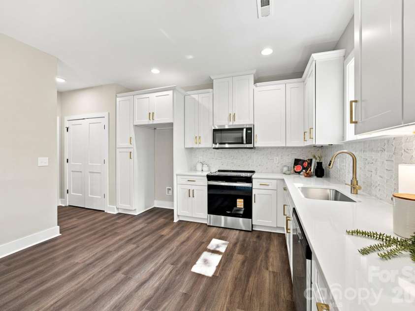 314 North Street, Dallas, NC 28034.  MLS# CAR4397910, YatesRealty ID 34740. 