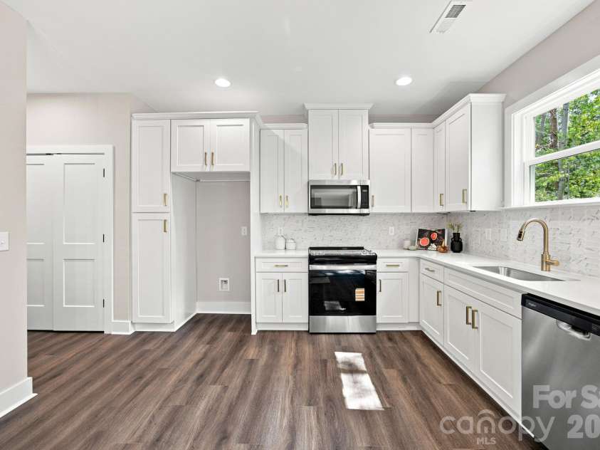 314 North Street, Dallas, NC 28034.  MLS# CAR4397910, YatesRealty ID 34740. 
