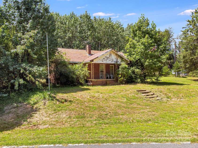 211 Luckadoo Road, Bostic, NC 28018.  MLS# CAR4284454, YatesRealty ID 34741. 