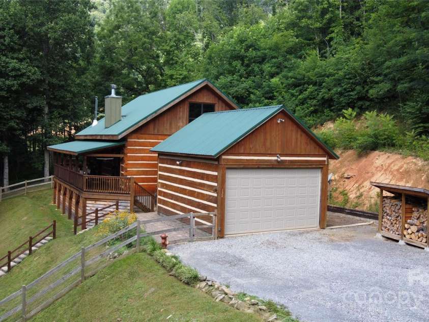 120 Spotted Fawn Lane, Waynesville, NC 28785.  MLS# CAR4284528, YatesRealty ID 34742. Closer to the large Garage