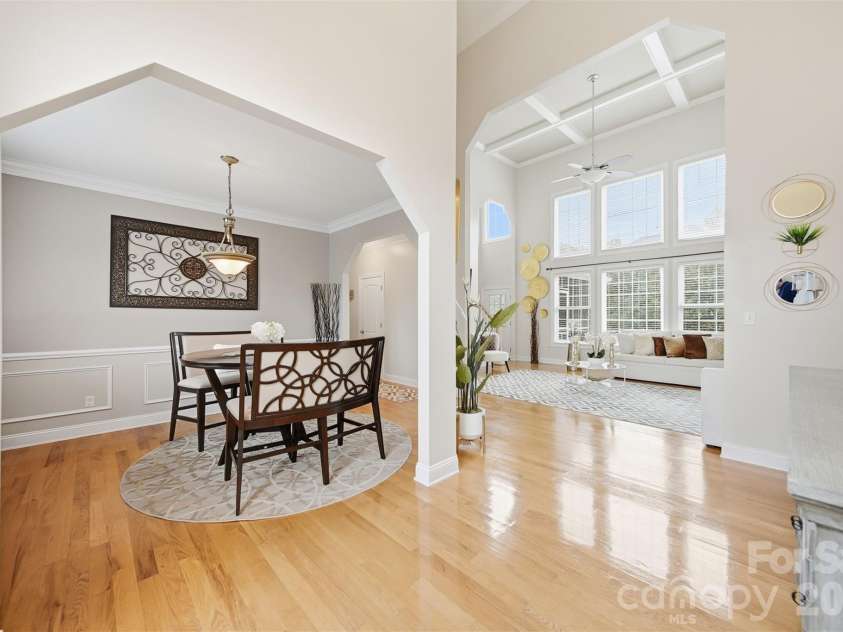 1710 30th Avenue Drive, Hickory, NC 28601.  MLS# CAR4394901, YatesRealty ID 34742. 