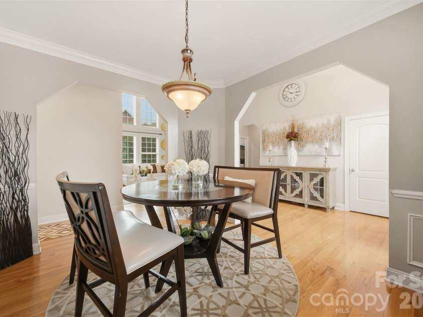 1710 30th Avenue Drive, Hickory, NC 28601.  MLS# CAR4394901, YatesRealty ID 34742. 