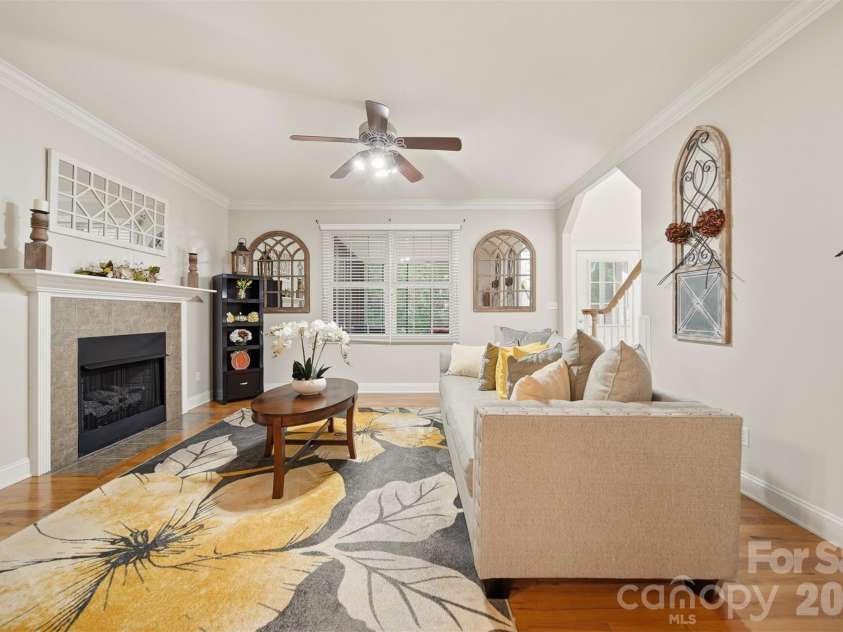 1710 30th Avenue Drive, Hickory, NC 28601.  MLS# CAR4394901, YatesRealty ID 34742. 