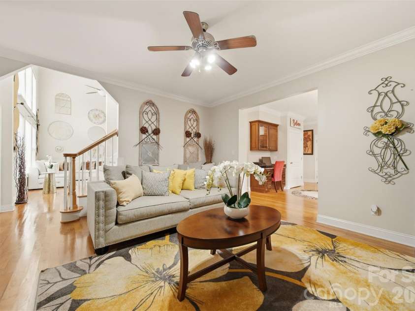 1710 30th Avenue Drive, Hickory, NC 28601.  MLS# CAR4394901, YatesRealty ID 34742. 