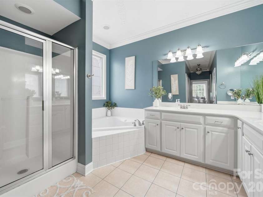 1710 30th Avenue Drive, Hickory, NC 28601.  MLS# CAR4394901, YatesRealty ID 34742. 