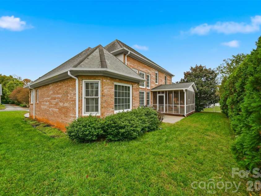 1710 30th Avenue Drive, Hickory, NC 28601.  MLS# CAR4394901, YatesRealty ID 34742. 