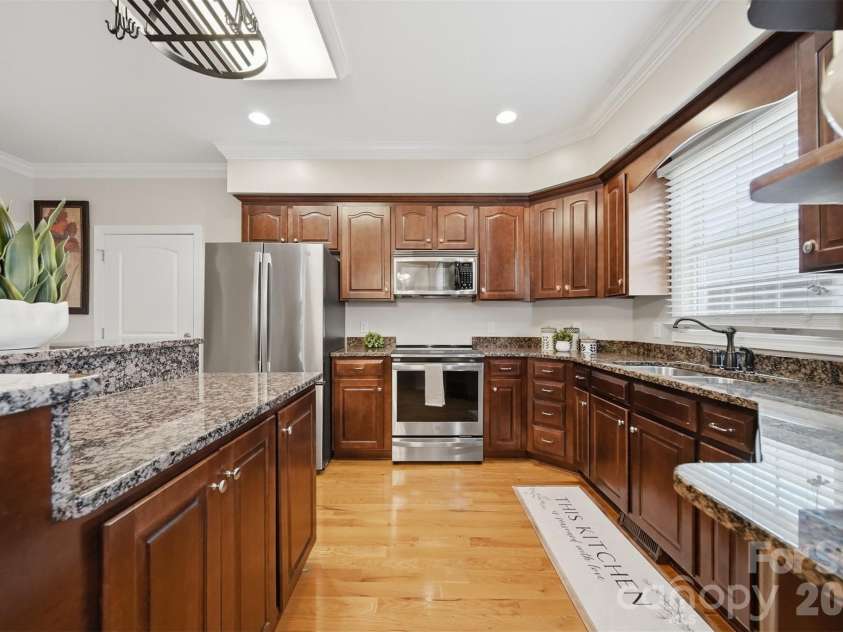 1710 30th Avenue Drive, Hickory, NC 28601.  MLS# CAR4394901, YatesRealty ID 34742. 