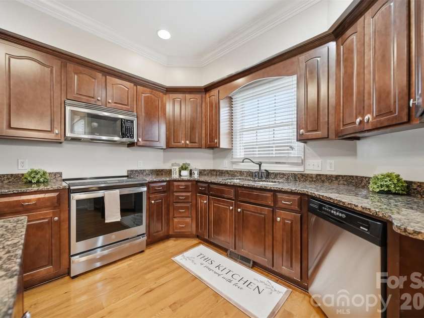 1710 30th Avenue Drive, Hickory, NC 28601.  MLS# CAR4394901, YatesRealty ID 34742. 