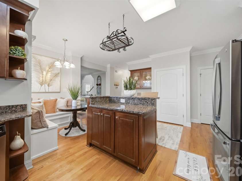 1710 30th Avenue Drive, Hickory, NC 28601.  MLS# CAR4394901, YatesRealty ID 34742. 