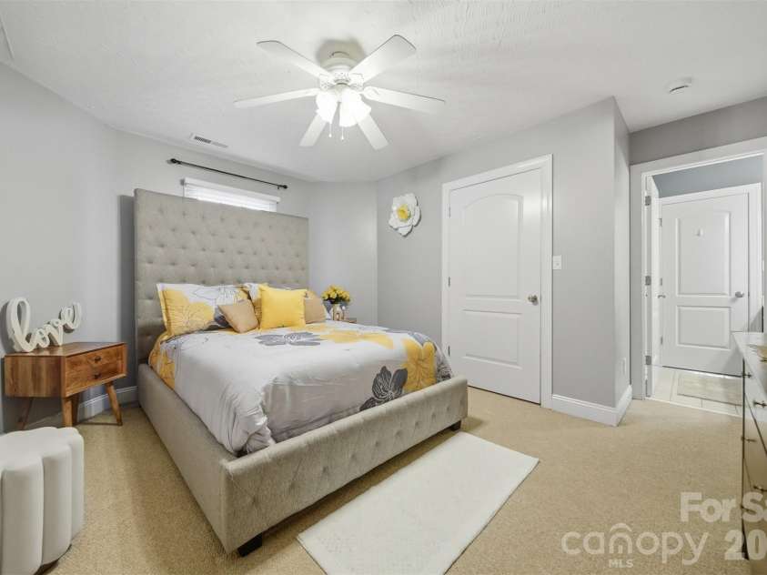 1710 30th Avenue Drive, Hickory, NC 28601.  MLS# CAR4394901, YatesRealty ID 34742. 