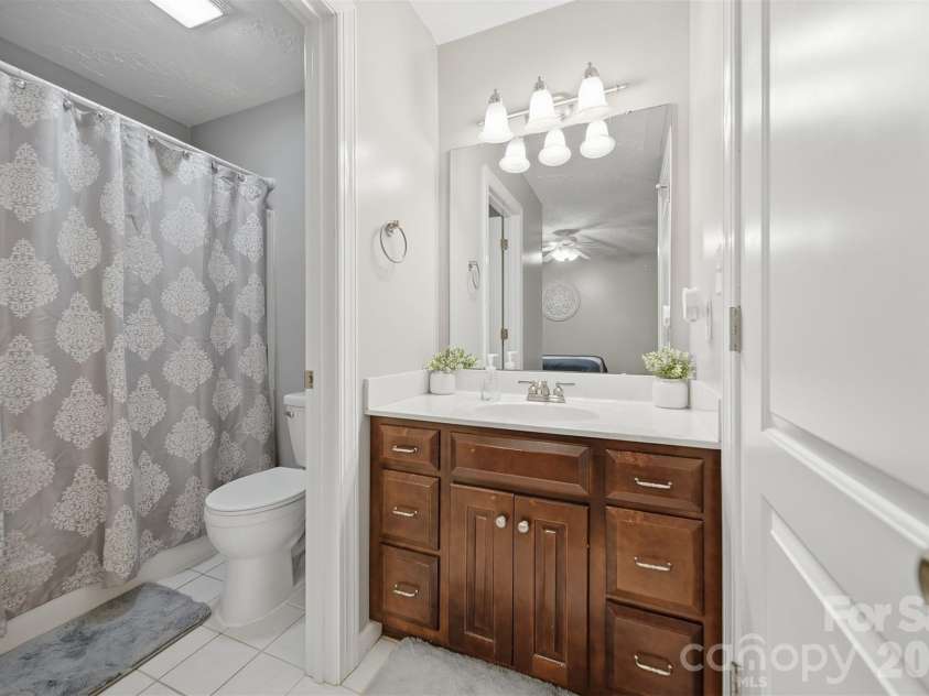 1710 30th Avenue Drive, Hickory, NC 28601.  MLS# CAR4394901, YatesRealty ID 34742. Ensuite Bathroom