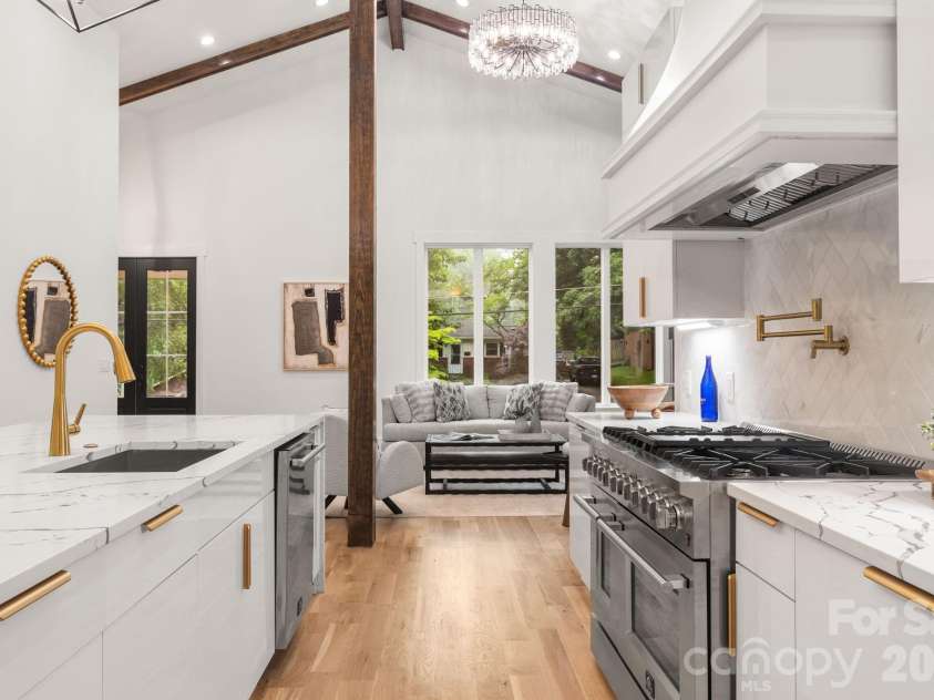809 Crater Street, Charlotte, NC 28205.  MLS# CAR4414191, YatesRealty ID 34744. 