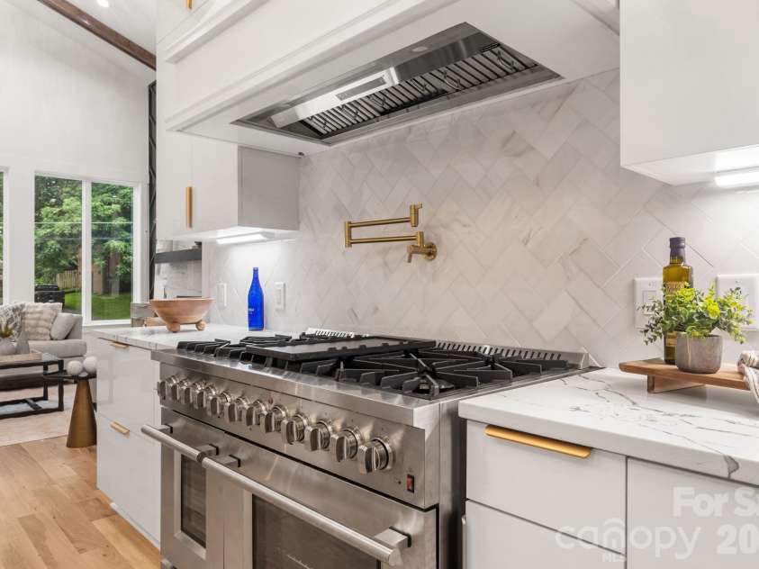 809 Crater Street, Charlotte, NC 28205.  MLS# CAR4414191, YatesRealty ID 34744. 