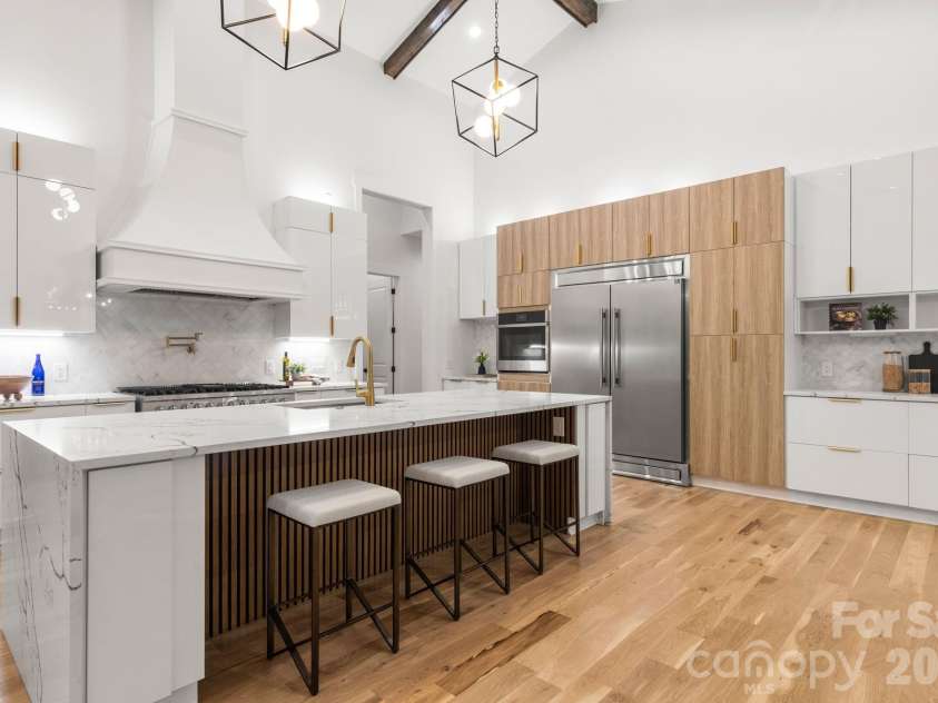 809 Crater Street, Charlotte, NC 28205.  MLS# CAR4414191, YatesRealty ID 34744. 
