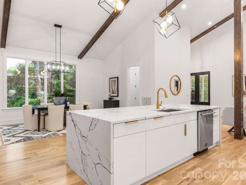 809 Crater Street, Charlotte, NC 28205.  MLS# CAR4414191, YatesRealty ID 34744. 