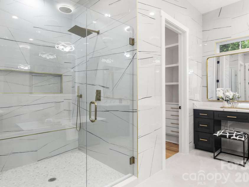 809 Crater Street, Charlotte, NC 28205.  MLS# CAR4414191, YatesRealty ID 34744. 