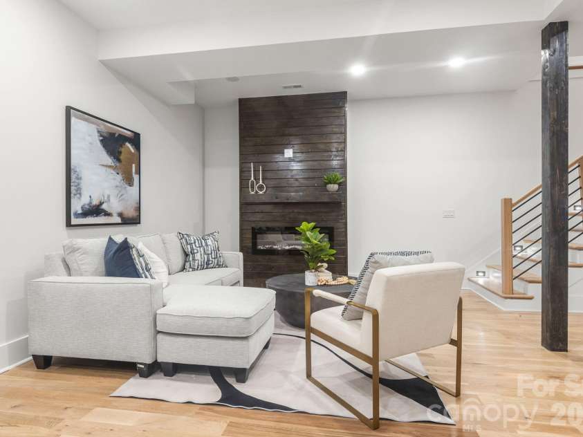809 Crater Street, Charlotte, NC 28205.  MLS# CAR4414191, YatesRealty ID 34744. 