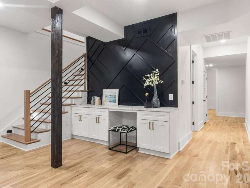 809 Crater Street, Charlotte, NC 28205.  MLS# CAR4414191, YatesRealty ID 34744. 