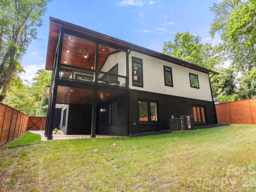 809 Crater Street, Charlotte, NC 28205.  MLS# CAR4414191, YatesRealty ID 34744. 