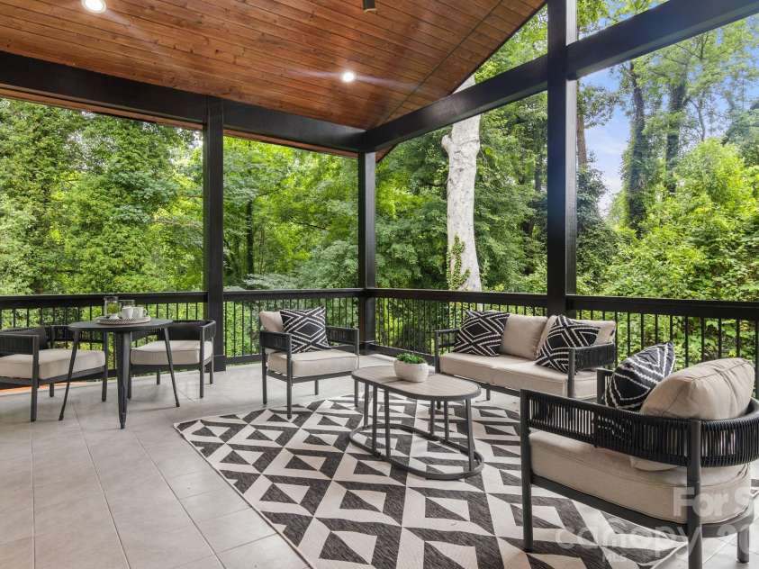 809 Crater Street, Charlotte, NC 28205.  MLS# CAR4414191, YatesRealty ID 34744. Balcony