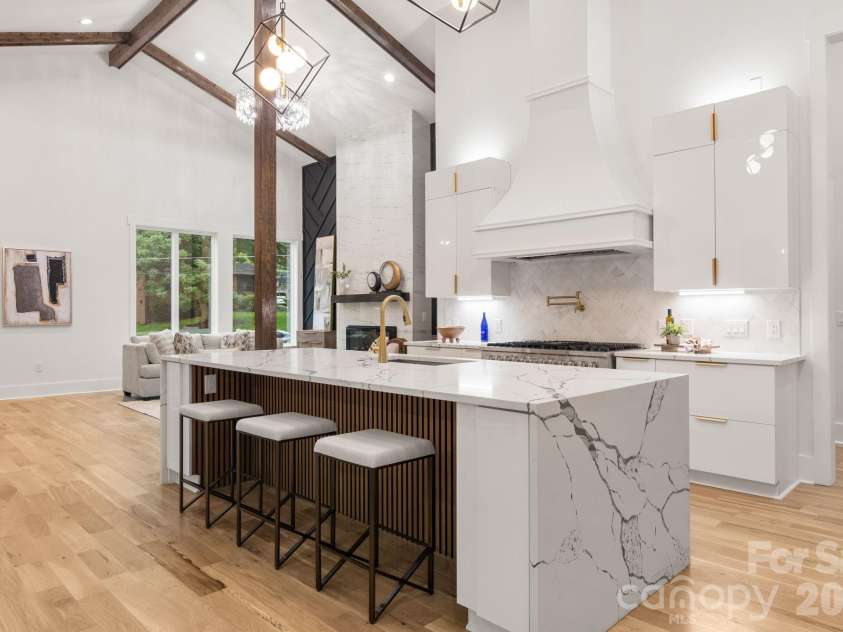 809 Crater Street, Charlotte, NC 28205.  MLS# CAR4414191, YatesRealty ID 34744. Kitchen