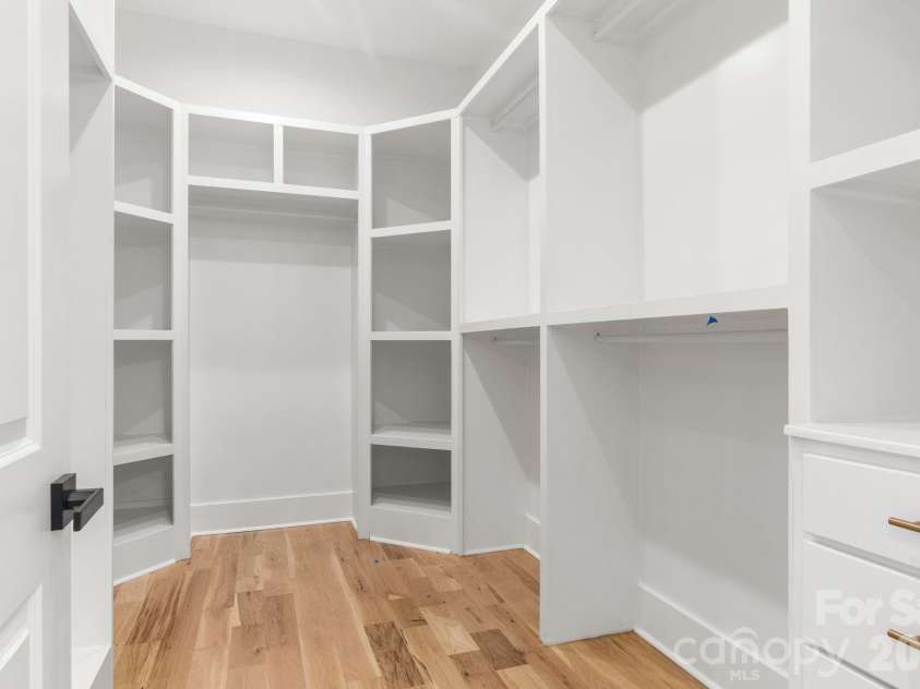 809 Crater Street, Charlotte, NC 28205.  MLS# CAR4414191, YatesRealty ID 34744. Primary Closet