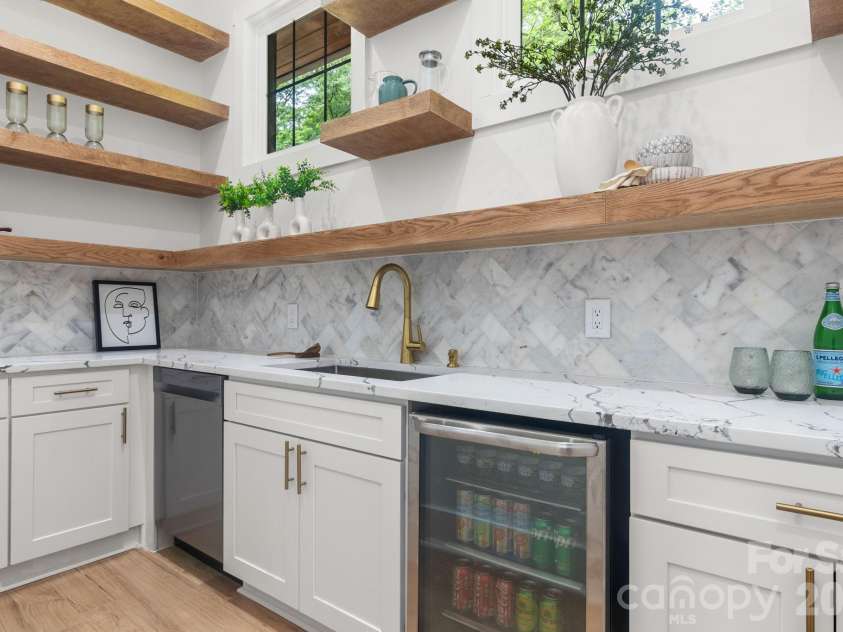 809 Crater Street, Charlotte, NC 28205.  MLS# CAR4414191, YatesRealty ID 34744. Scullery