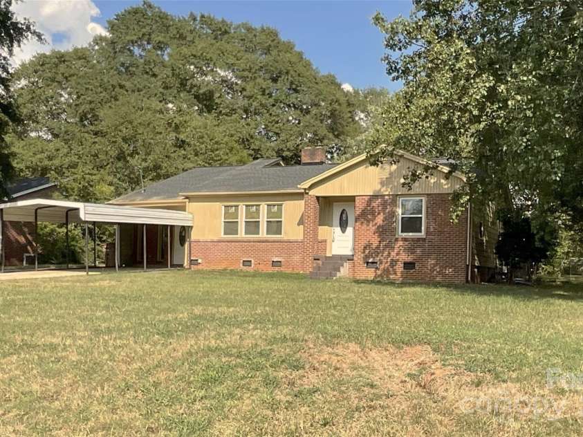 809 Howard Street, Shelby, NC 28152.  MLS# CAR4293374, YatesRealty ID 34744. 