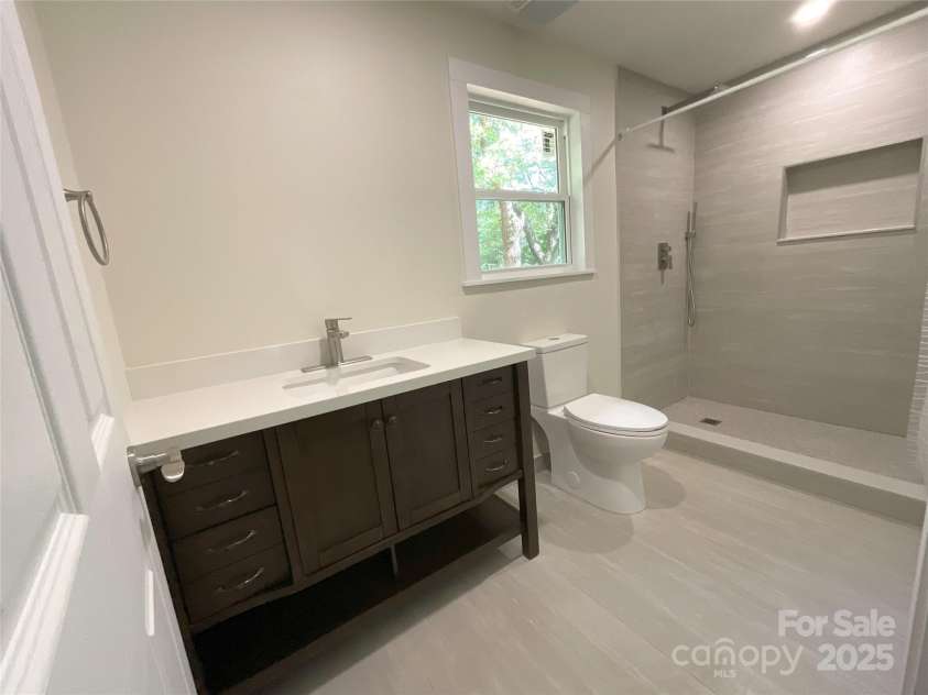 809 Howard Street, Shelby, NC 28152.  MLS# CAR4293374, YatesRealty ID 34744. 