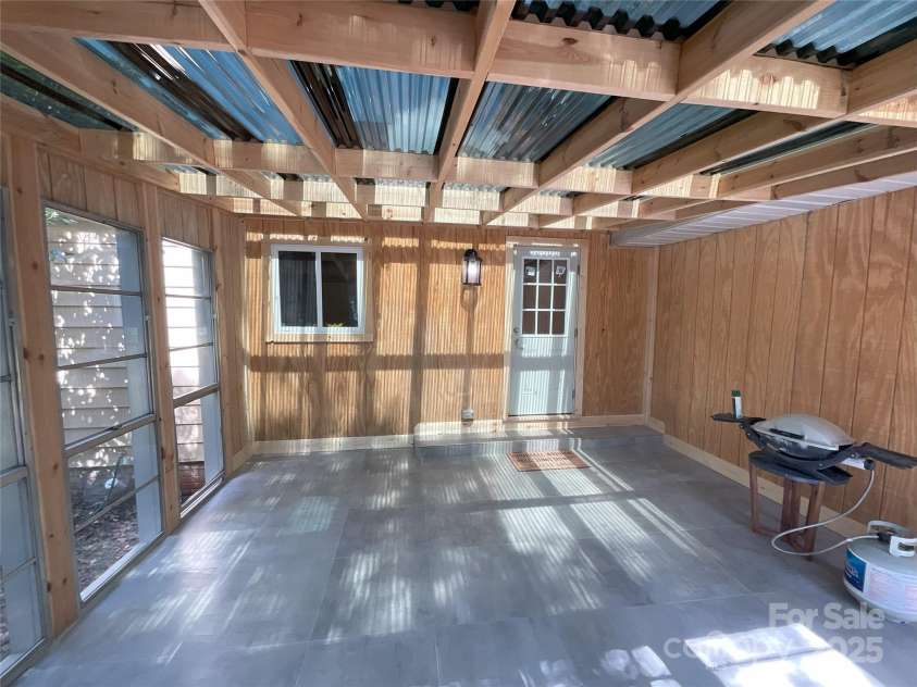 809 Howard Street, Shelby, NC 28152.  MLS# CAR4293374, YatesRealty ID 34744. 