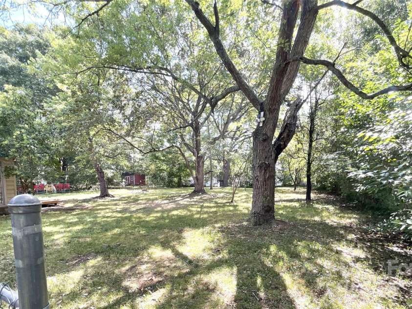 809 Howard Street, Shelby, NC 28152.  MLS# CAR4293374, YatesRealty ID 34744. 