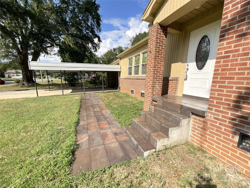 809 Howard Street, Shelby, NC 28152.  MLS# CAR4293374, YatesRealty ID 34744. 