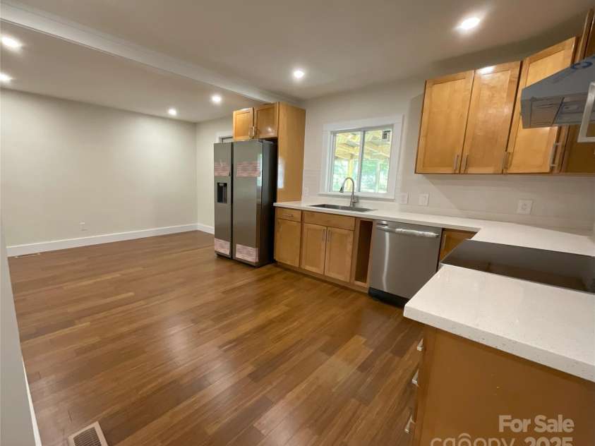 809 Howard Street, Shelby, NC 28152.  MLS# CAR4293374, YatesRealty ID 34744. 