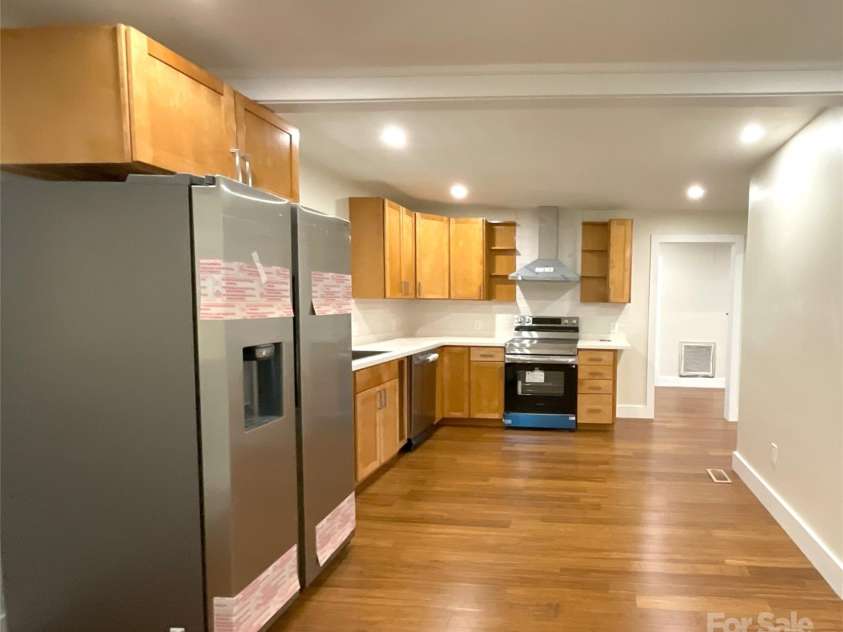 809 Howard Street, Shelby, NC 28152.  MLS# CAR4293374, YatesRealty ID 34744. 