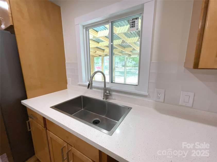 809 Howard Street, Shelby, NC 28152.  MLS# CAR4293374, YatesRealty ID 34744. 