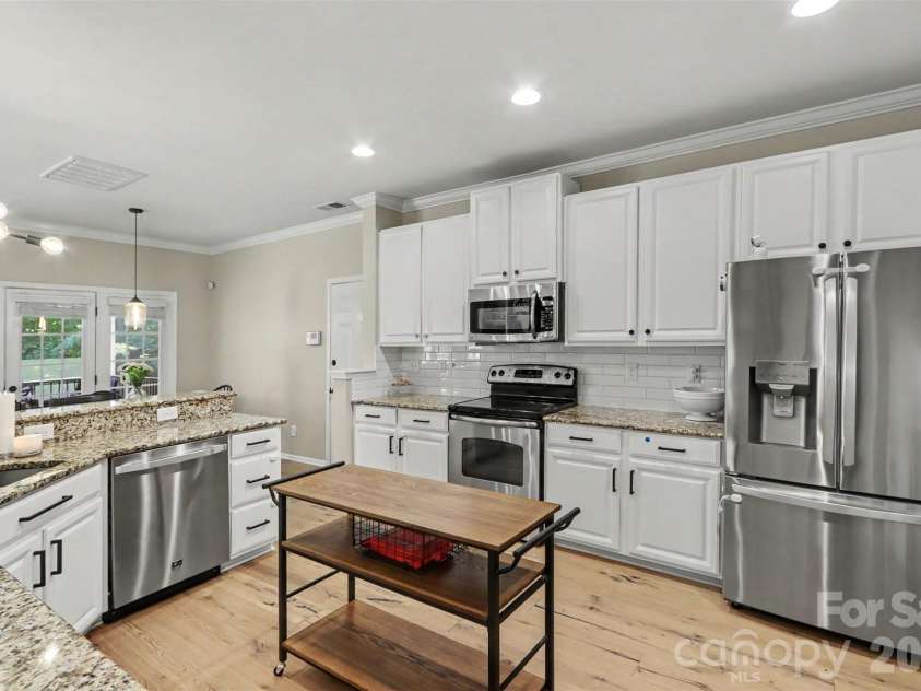 11830 Warfield Avenue, Huntersville, NC 28078.  MLS# CAR4396895, YatesRealty ID 34745. 
