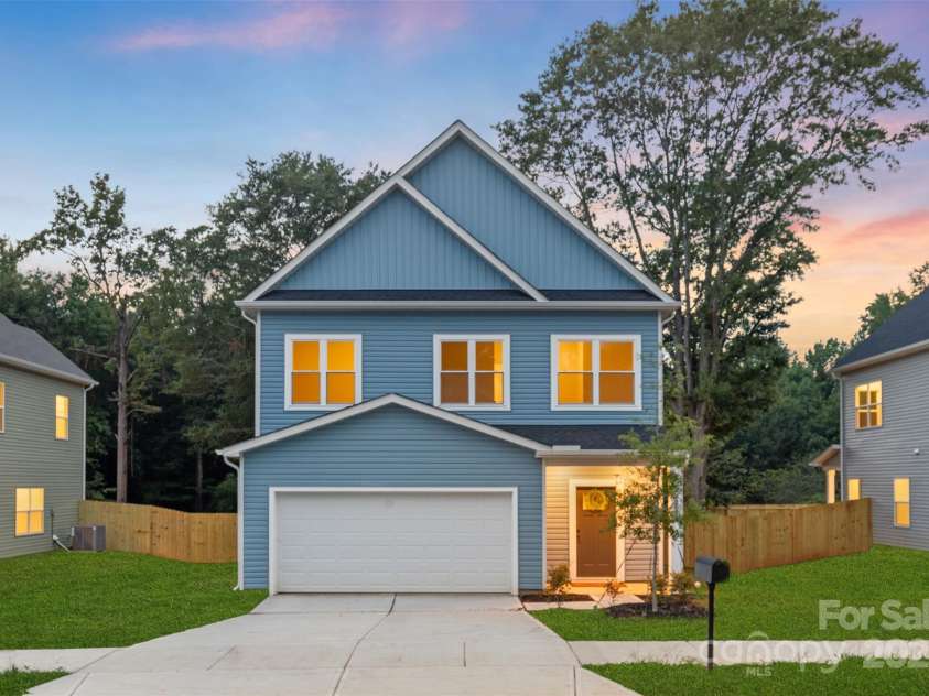 9431 Weston Woods Lane, Charlotte, NC 28216.  MLS# CAR4294298, YatesRealty ID 34745. 