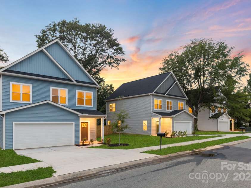 9431 Weston Woods Lane, Charlotte, NC 28216.  MLS# CAR4294298, YatesRealty ID 34745. 