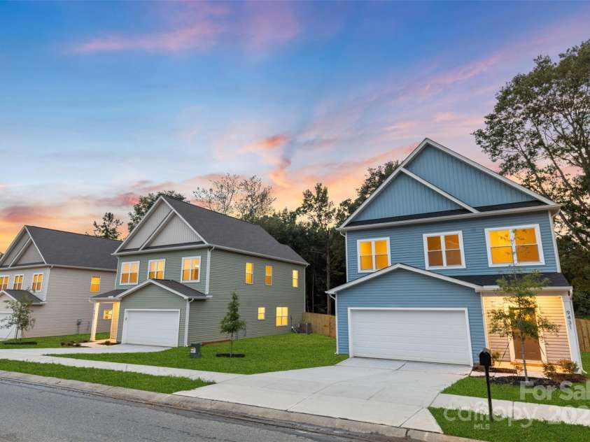 9431 Weston Woods Lane, Charlotte, NC 28216.  MLS# CAR4294298, YatesRealty ID 34745. 