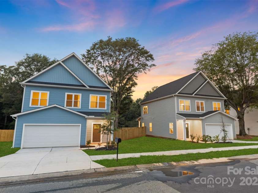 9431 Weston Woods Lane, Charlotte, NC 28216.  MLS# CAR4294298, YatesRealty ID 34745. 