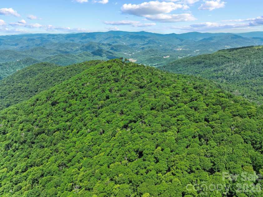 300 Licklog Mountain Trail, Burnsville, NC 28714.  MLS# CAR4399926, YatesRealty ID 34746. 