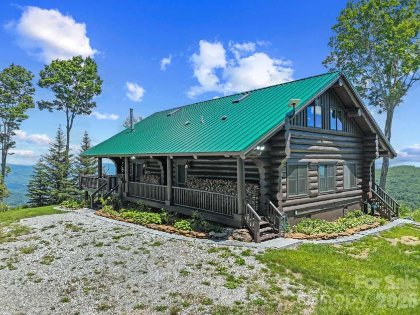 300 Licklog Mountain Trail, Burnsville, NC 28714.  MLS# CAR4399926, YatesRealty ID 34746. 